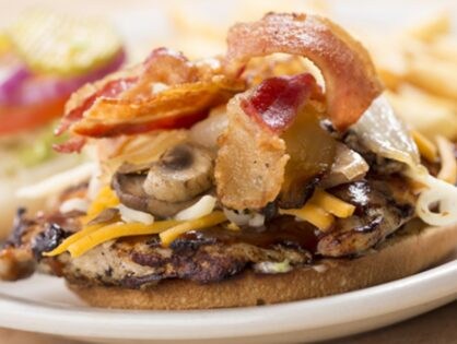 Sándwich Deluxe de Pollo a la Parrilla